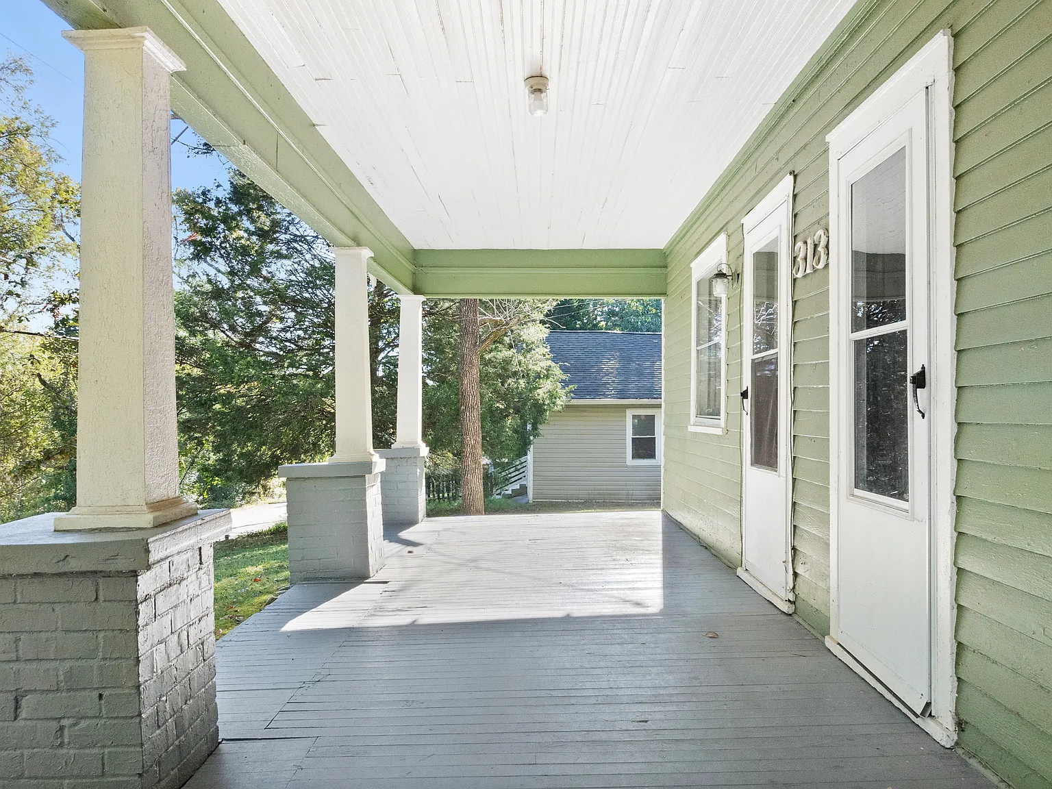 1 bed, 750 sqft, $1,000 — Photo 3