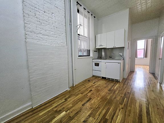 2nd image of 113 Wyckoff Ave APT 1