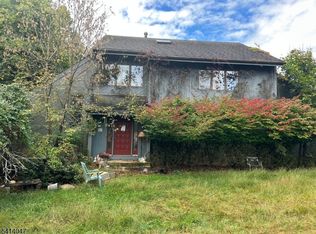 6 Firethorn Dr, Holland Twp., NJ 08848