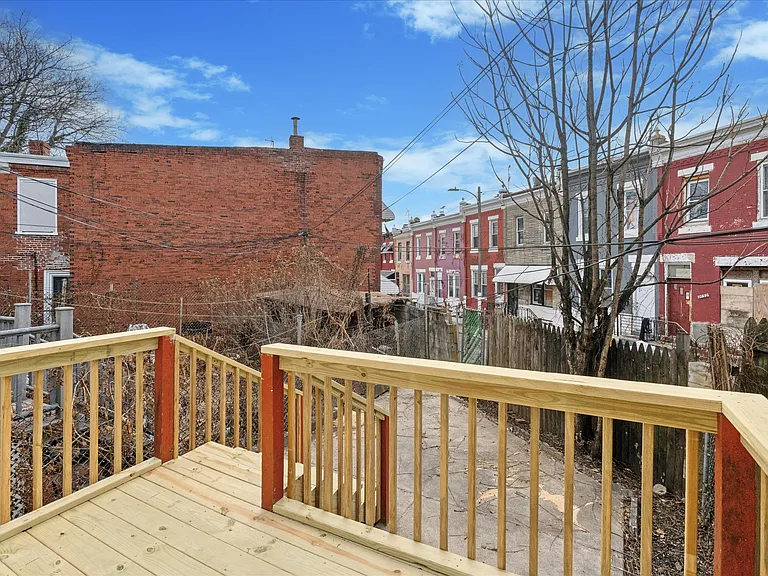 2054 W Glenwood Ave — Photo 25