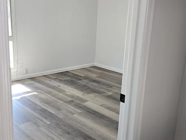 156 Laguna Royale Dr — Photo 17