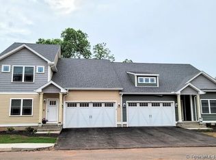 8 Lombard Cir #3, North Haven, CT 06473