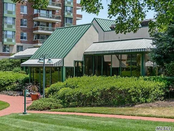 3rd image of 100 Hilton Ave Unit 307