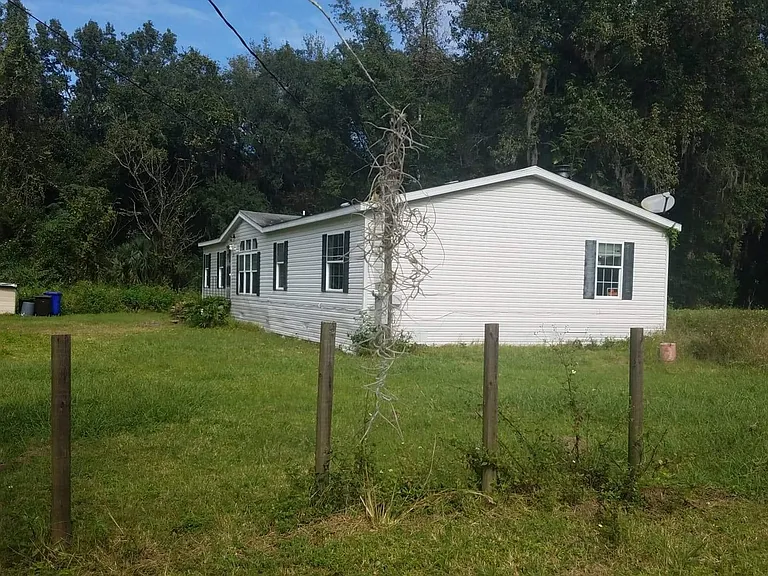 626 Daniels St — Photo 2