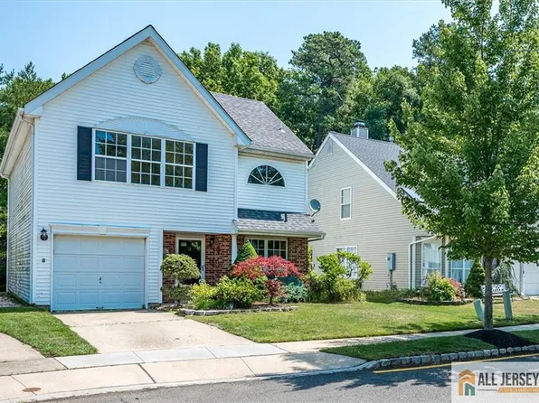 33 Tall Oaks Ct, Old Bridge, NJ 08857