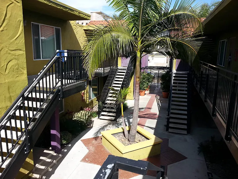 4252 Van Dyke Ave #4 — Photo 2