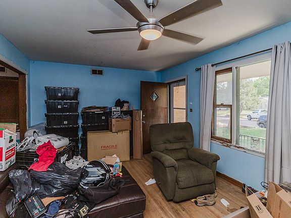 3rd image of 698 Prairie Park Rd