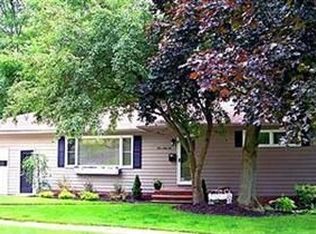 166 High St, Chagrin Falls, OH 44022