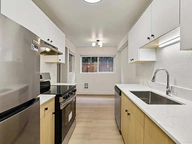 Olympic West Apartments — Photo 7
