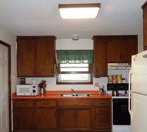 4th image of 1106 Elm St