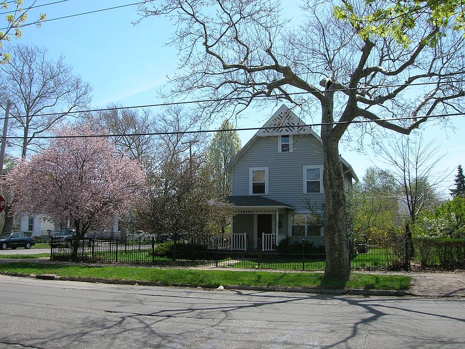 FRONT OF HOUSE