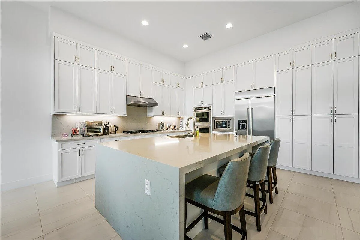 Building Photo - 9093 Chauvet Way