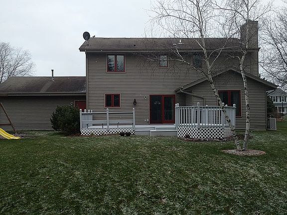 2nd image of W226N2841 Foxwood Ln