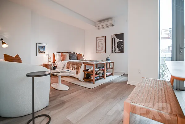 Rented by EXR | media 4