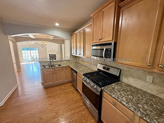 5th image of 533 Matheson Pl