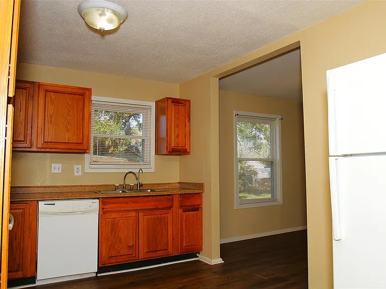 520 McKee St — Photo 6