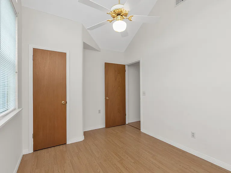 1708 Colonial Ct — Photo 9
