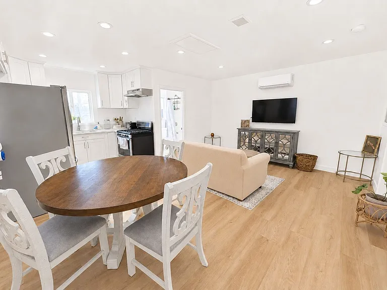2886 Sumner Ave — Photo 10