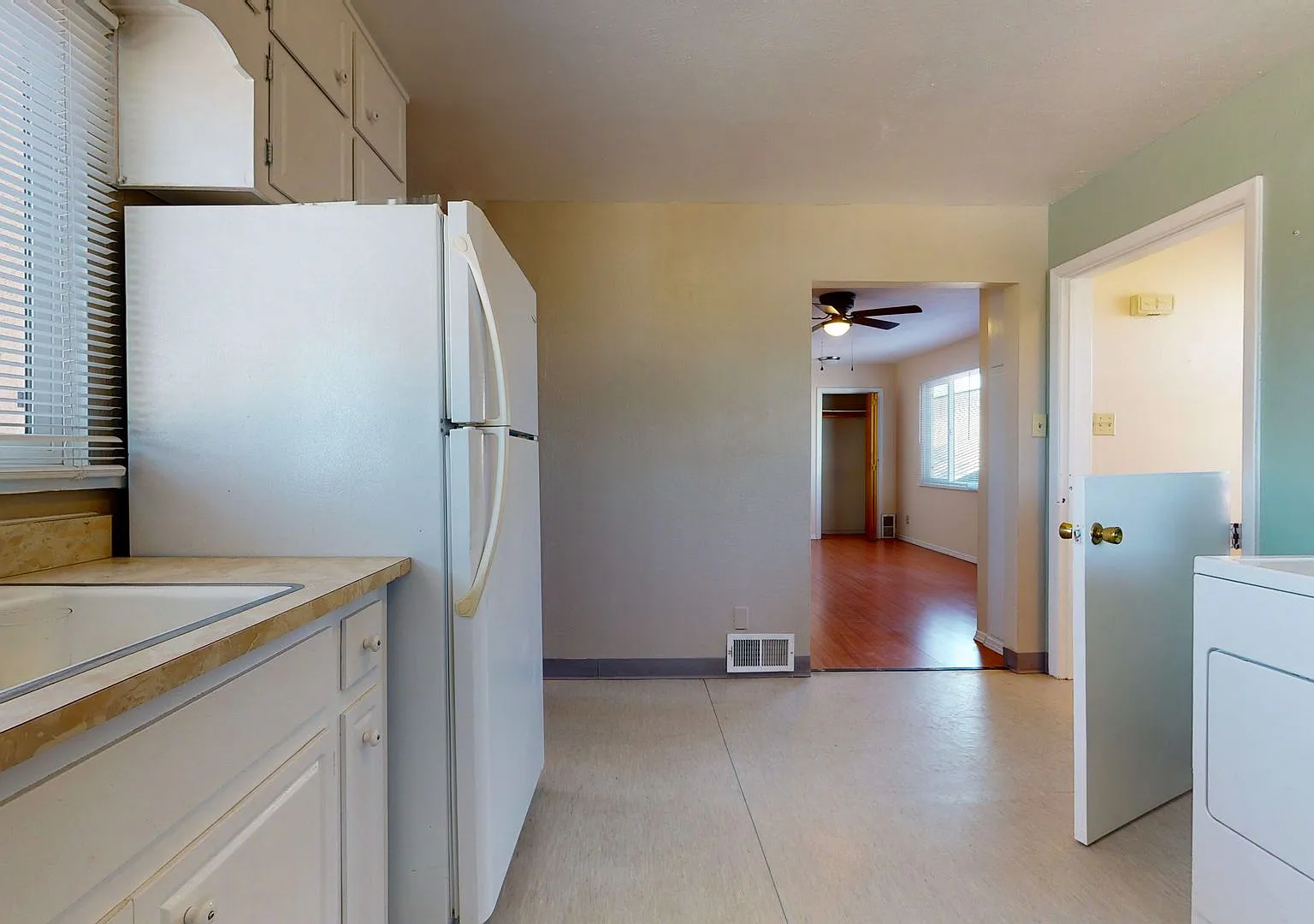 404 Prospect Ave NE — Photo 4