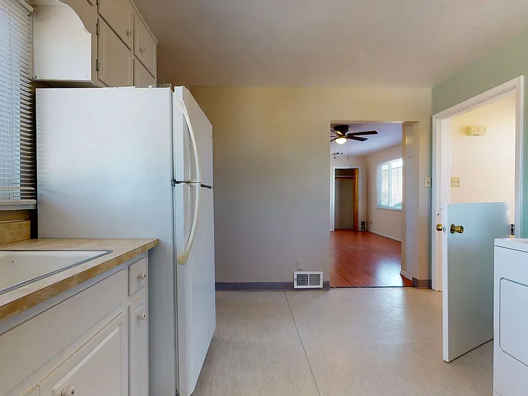 404 Prospect Ave NE — Photo 4