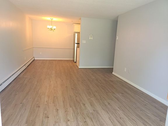 4th image of 426 Pleasant St APT 1