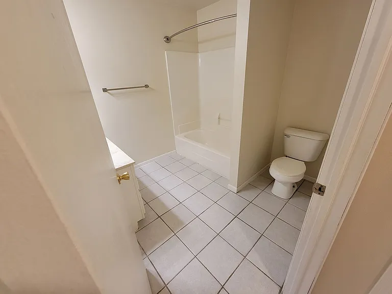 1008 Dutchman Dr — Photo 10