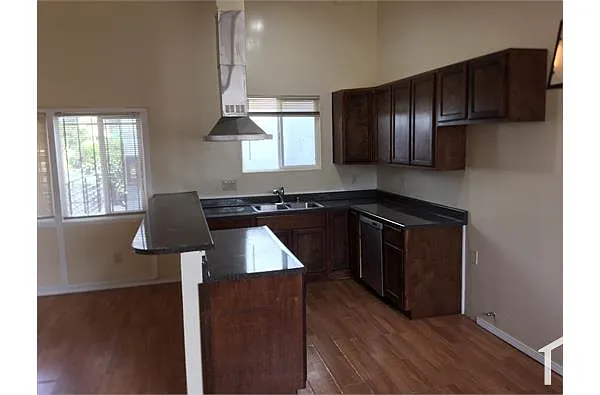 Building Photo - 10215 Crenshaw Blvd #2