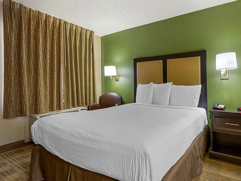 Studio Suite - 1 Queen Bed