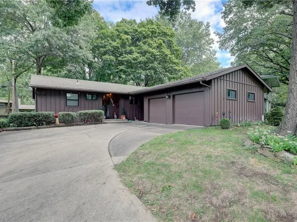 5916 W 78th St, Prairie Village, KS 66208