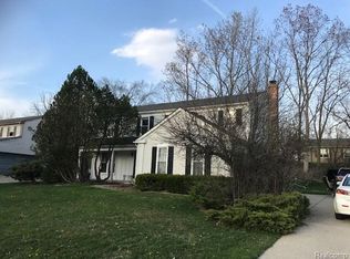 19404 Scenic Harbour Dr, Northville, MI 48167