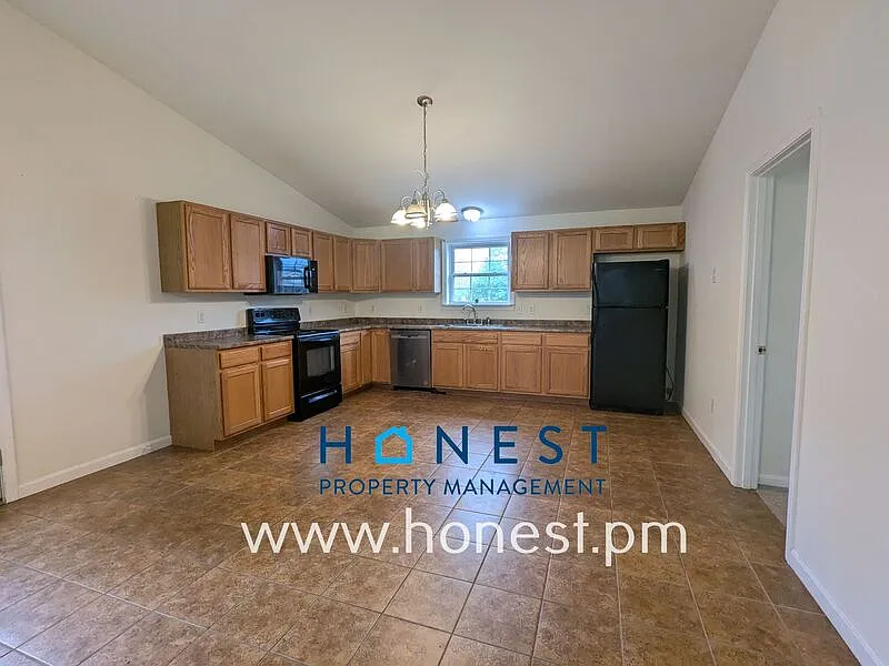 2 bed, 1.0 bath, $1,950 — Photo 2
