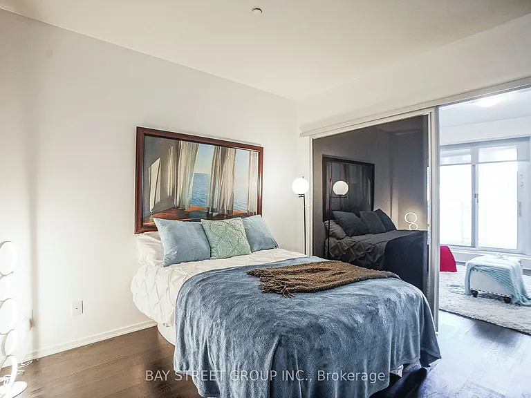 1 Bloor St E #505 — Photo 14