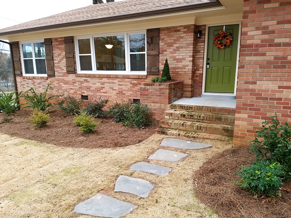 Lovely curb appeal!