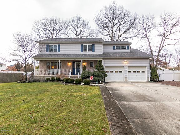 2nd image of 1026 Twin Oaks Dr