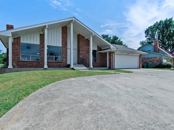 123 Runaway Bay Dr, Runaway Bay, TX 76426