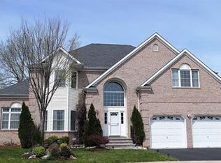 4 Seth Pl, Dayton, NJ 08810