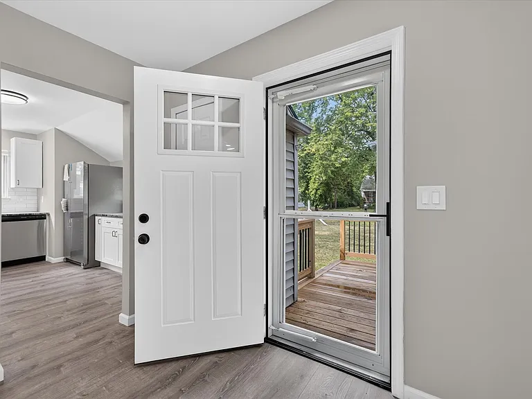 21150 Avon Ln — Photo 21