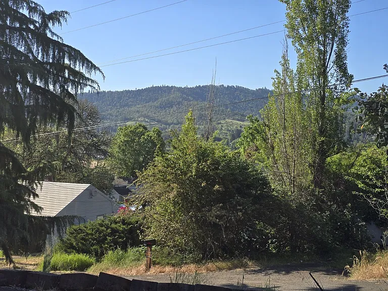 2032 NE Klamath Ave — Photo 20