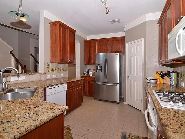 4401 Caledonia Creek Ln — Photo 2