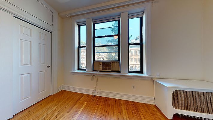 1st image of 324 W 84th St APT 31