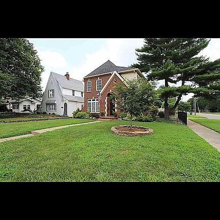 2nd image of 644 S Saint James Blvd