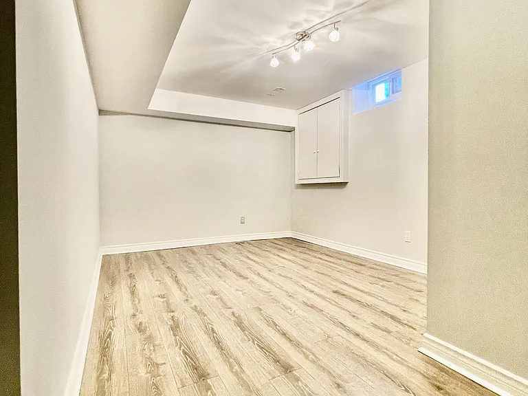 3 Teseo Ct #BASEMENT — Photo 13