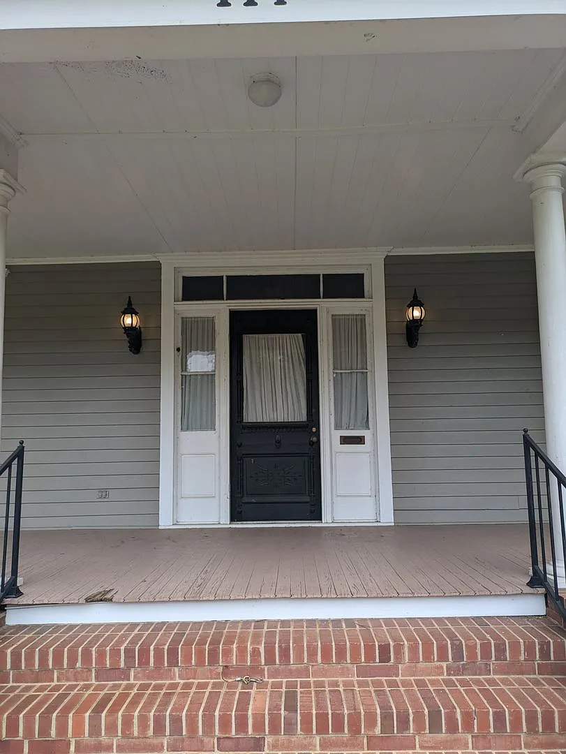 Beautiful home in the heart of Valdosta — Photo 2