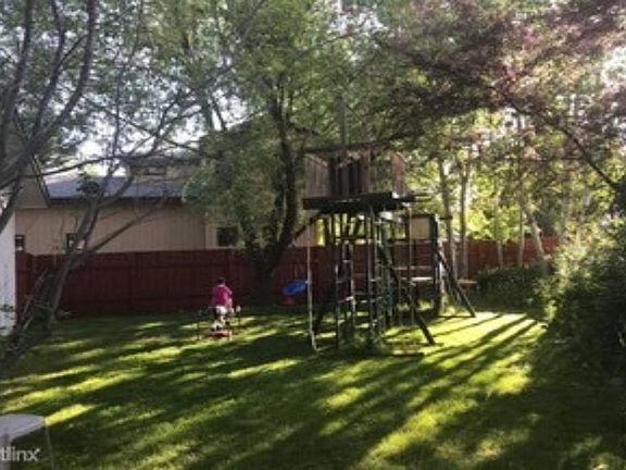 2nd image of 2084 Lilac Ln