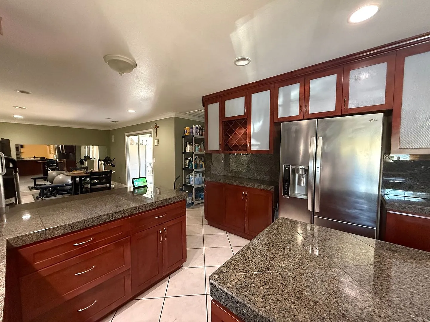 Spacious 3 Bedroom 2 Bath Home in Dinuba. — Photo 3