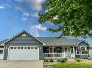 416 Old Indian Trl, Deforest, WI 53532