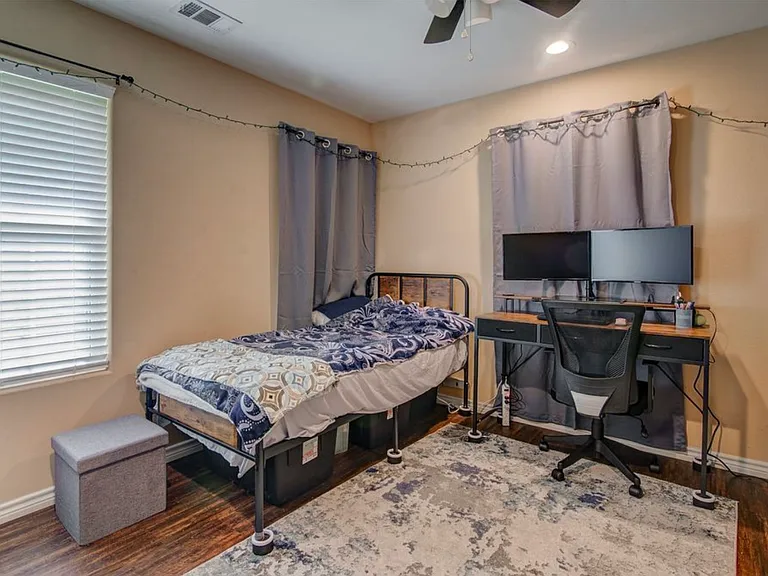 534 E Brockett St — Photo 8