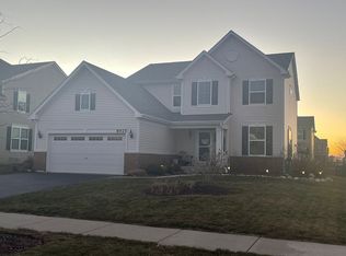 8925 Clinnin Ln, Huntley, IL 60142