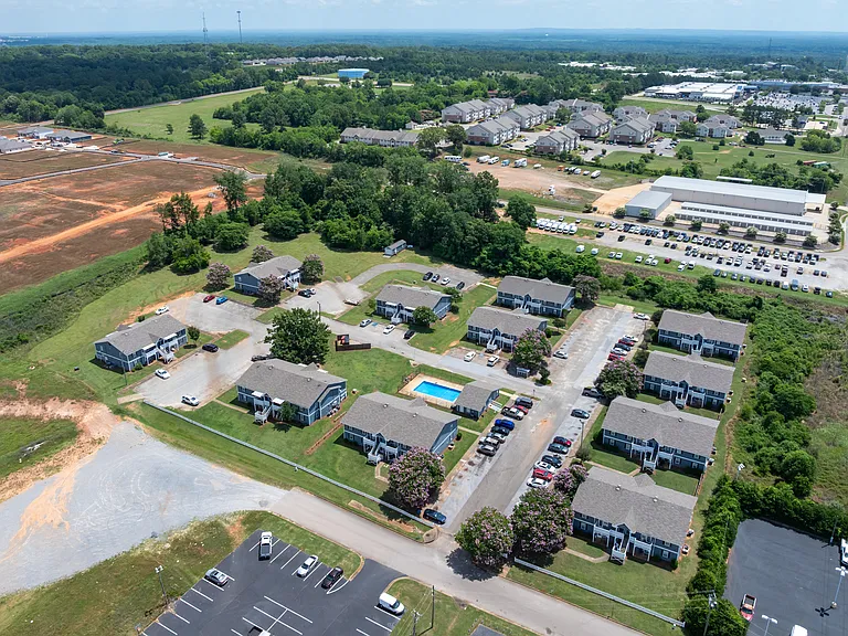 Discover our expansive community with ample parking and convenient layout in Prattville, professionally operated by Highlands Vista Group.