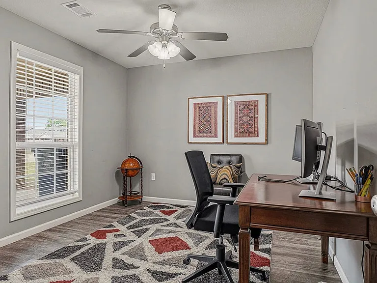 4504 Regina Ct — Photo 11